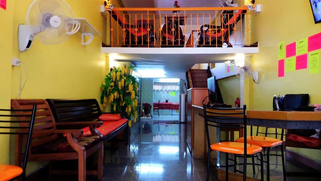 Home Hug Hostel (Adults Only) Bangkok Esterno foto