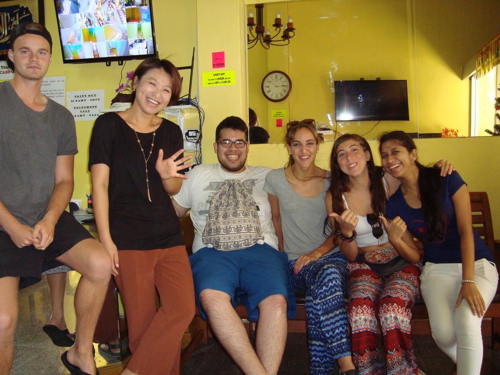 Home Hug Hostel (Adults Only) Bangkok Esterno foto