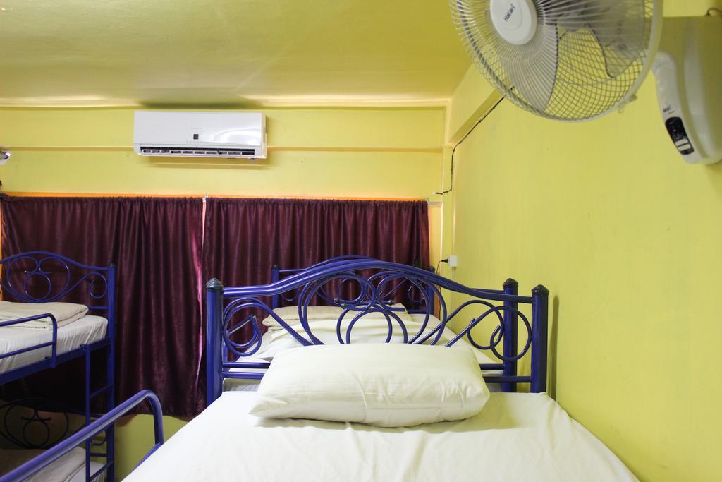 Home Hug Hostel (Adults Only) Bangkok Esterno foto