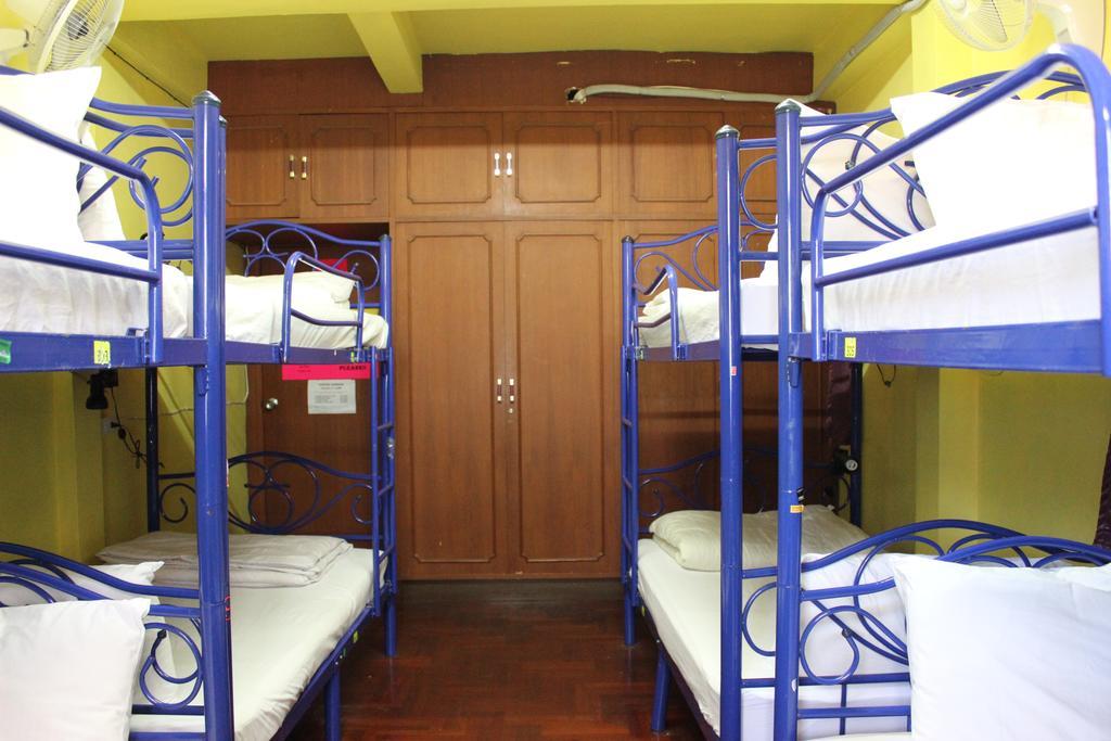 Home Hug Hostel (Adults Only) Bangkok Esterno foto