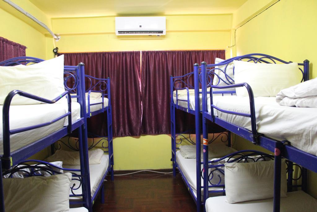 Home Hug Hostel (Adults Only) Bangkok Esterno foto