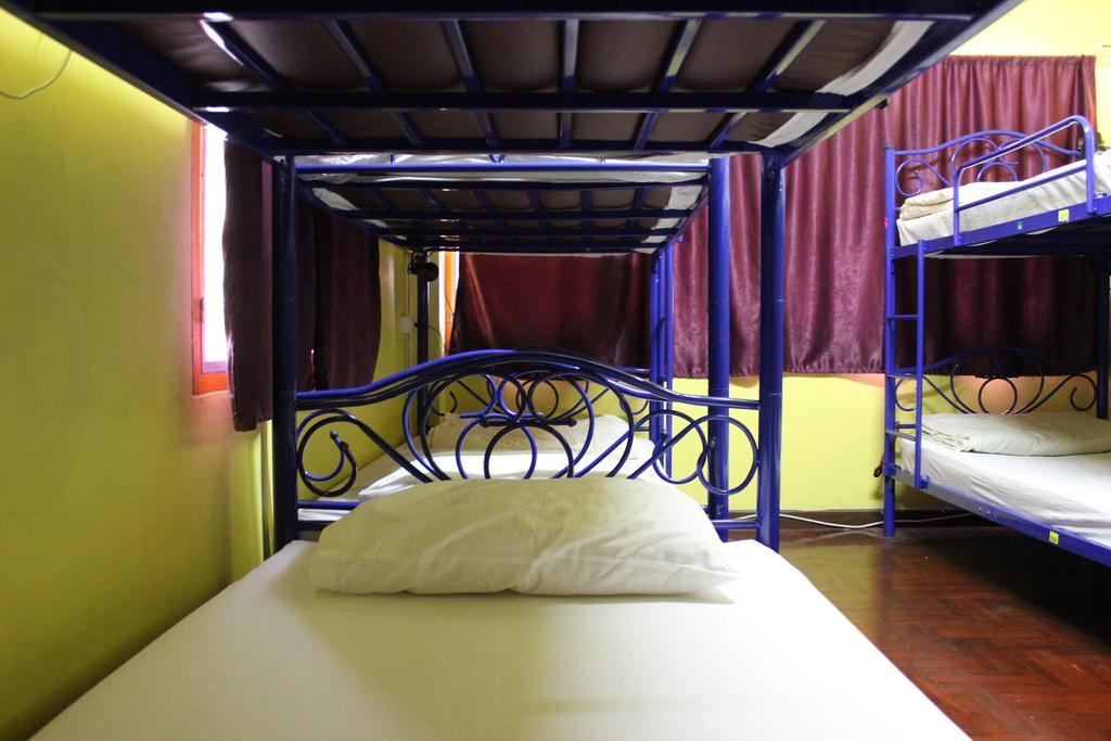 Home Hug Hostel (Adults Only) Bangkok Esterno foto